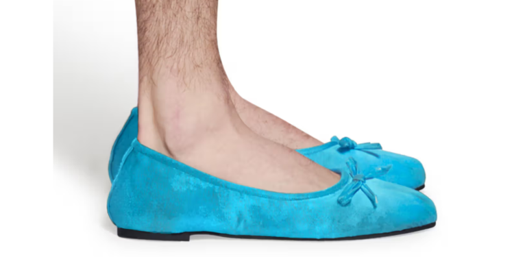 Balerinii de la Balenciaga fac ravagii printre bărbații americani! Costul amețitor al acestora!