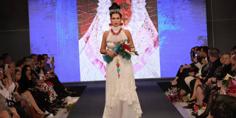 Nicoleta Luciu, cu o monosprânceană lungă pe podium, la 42 de ani