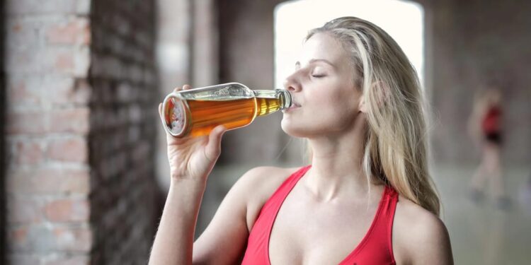 Pot integra o băutură carbogazoasă într-un stil de viață sănătos? Da, fă cunoștință cu Kombucha