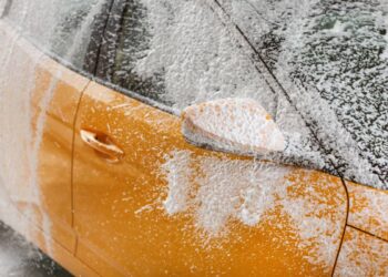 Ghid pas cu pas pentru spălarea mașinii într-o spălătorie auto self service