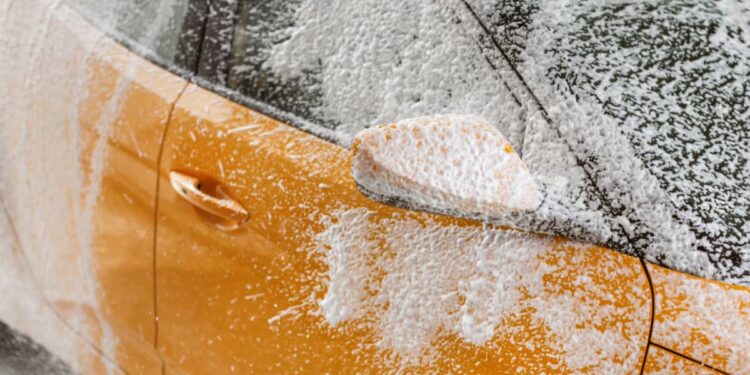 Ghid pas cu pas pentru spălarea mașinii într-o spălătorie auto self service