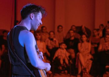 Influențele culturii pop: O privire asupra impactului și evoluției
