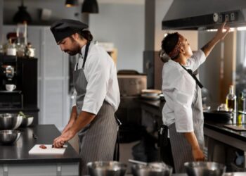 Ghidul complet pentru investiția în echipamente HoReCa: afumătoare și cuptoare de calitate