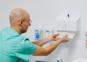 Cum alegi cele mai bune prosoape și role de hârtie pentru casă, birou sau cabinet medical