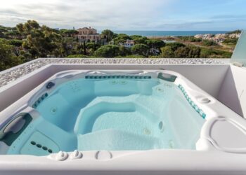 Instalarea corectă a unui jacuzzi de exterior. Ce trebuie să știi înainte?
