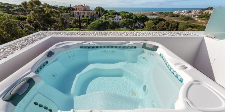Instalarea corectă a unui jacuzzi de exterior. Ce trebuie să știi înainte?