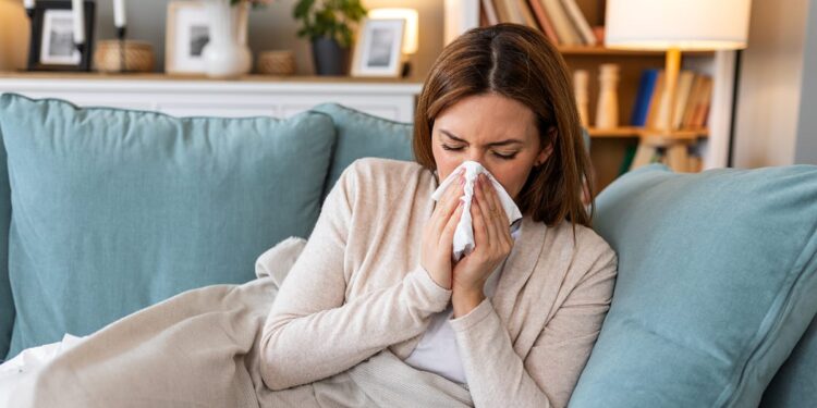 Diferența dintre COVID și gripă în 2025 – la ce simptome trebuie să fii atent