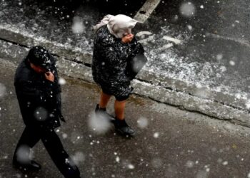 România intră sub influența unui val de aer polar – frig, ploi și ninsori în mai multe regiuni