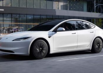 Tesla lansează versiunile „Standard” mai accesibile pentru Model 3 și Model Y