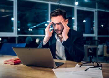 Tot mai multe firme dispar din România numărul radierilor a crescut semnificativ în 2025