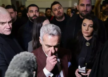 calin georgescu gest controversat cu degetul la la nas 2 e1765966337121